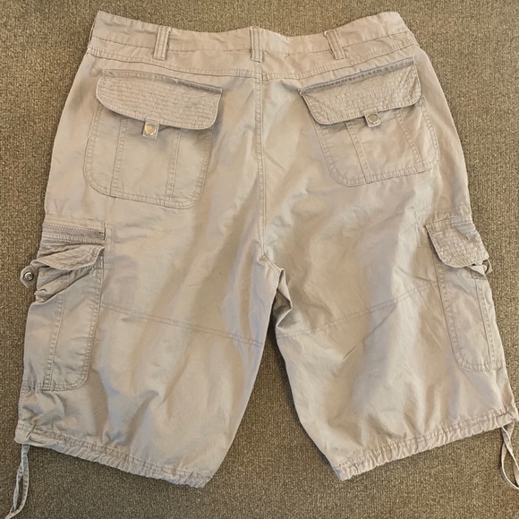 Grey cargo shorts - Picture 3 of 3